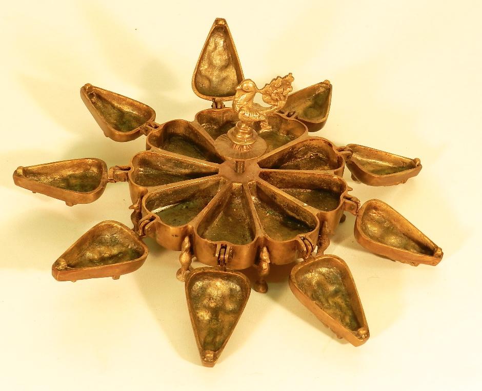 452___SCATOLE-OTTONE-METALLO-ARTIGIANATO-ORIENTALE-SHIVA-INDIA-DSCN1388.JPG