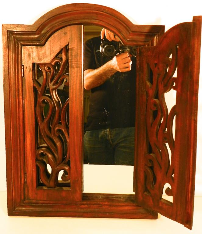 Specchio con ante legno intagliato<br>H 55 L 40<br>60,00 CHF