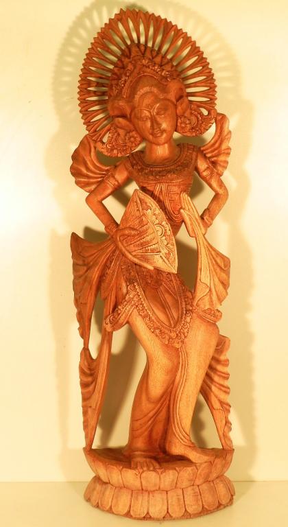 Statua danzatrice di legong in legno<br>H 100<br>390,00 CHF