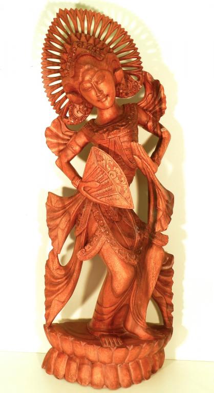 Statua danzatrice di legong in legno<br>H 100<br>460,00 CHF